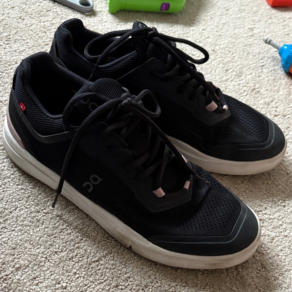 ON Roger Federer Sneakers 9.5